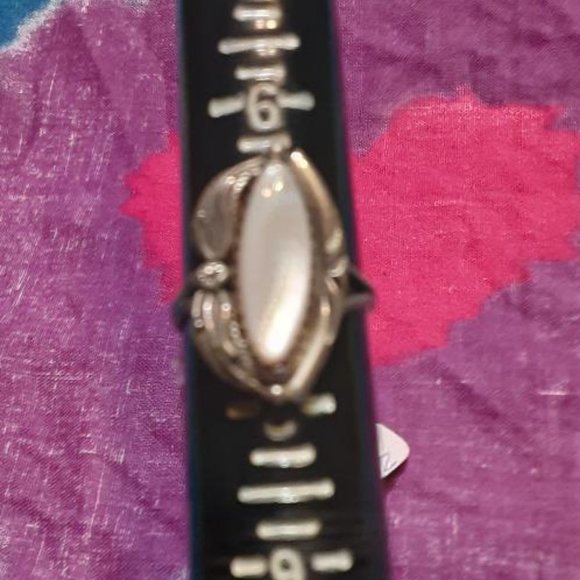 Mother of Pearl Ring Signed JE 106 - Picture 1 of 5